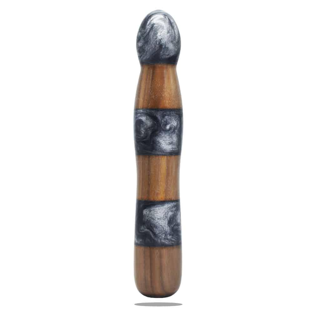 Gendoras Eleganza Pro Nuss-Holz-Epoxid-Dildo in Silber – sinnlicher Nuss-Holz-Dildo Handgefertigt in Österreich