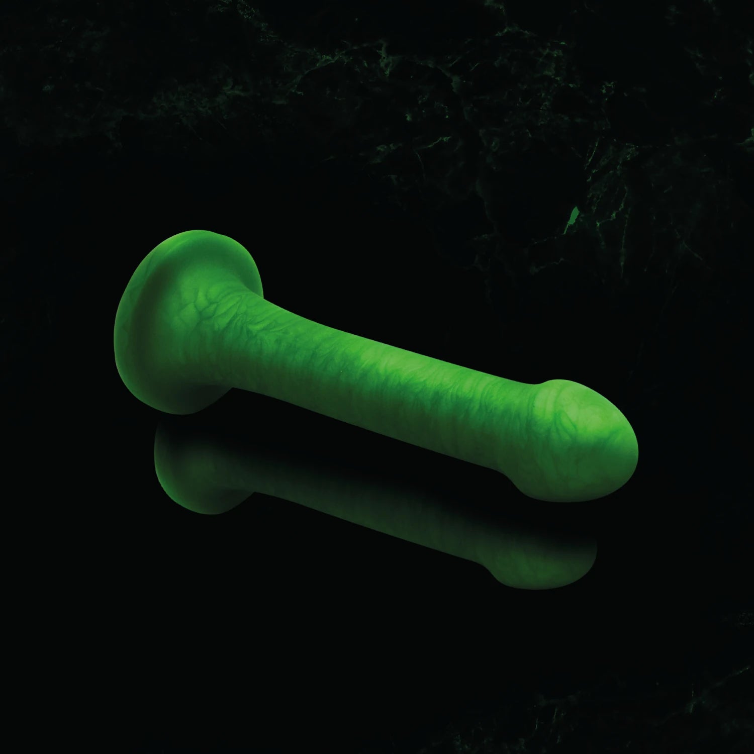Handgefertigter Premium-Silikondildo in Hellgrün – Gendoras, hypoallergen