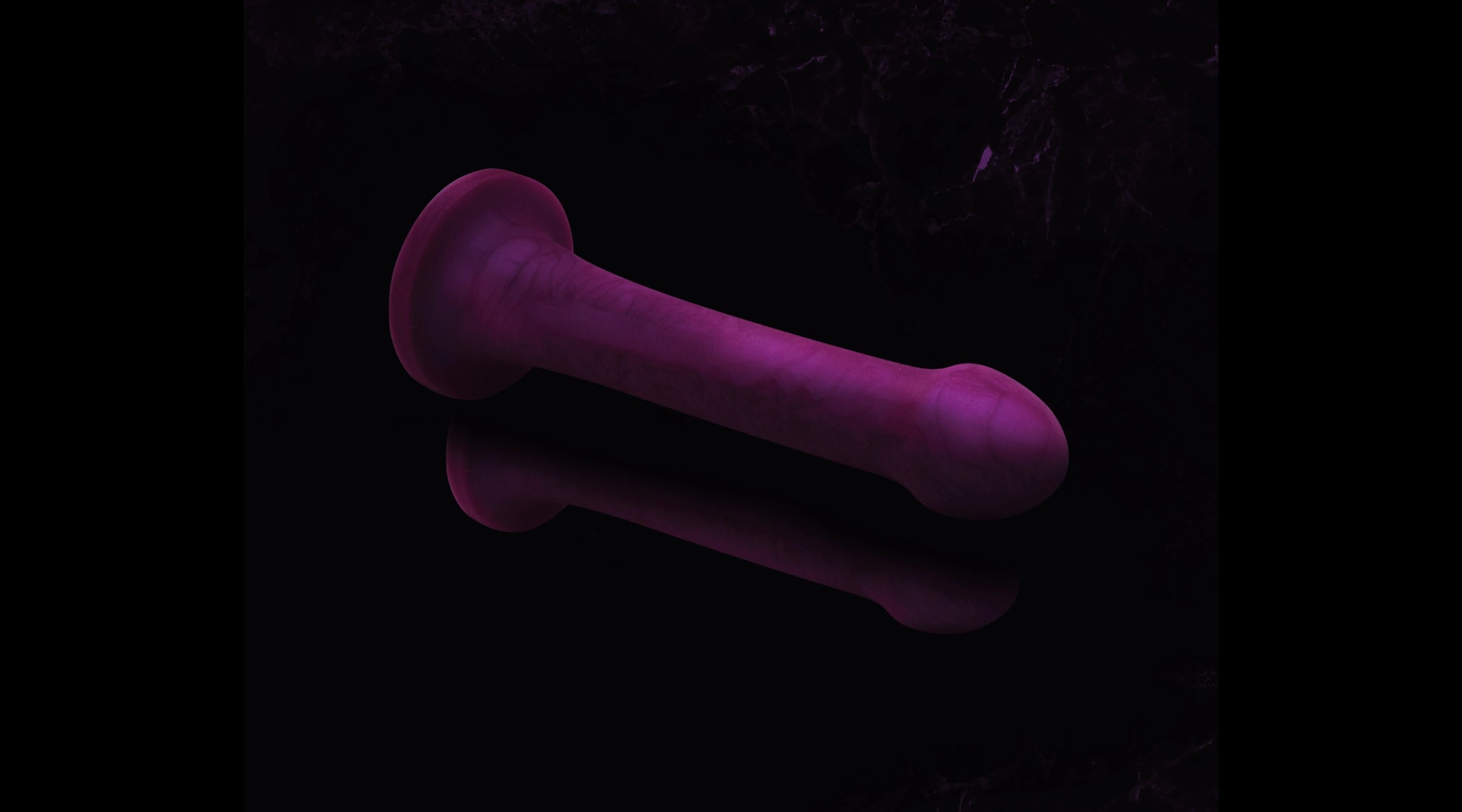 Handgefertigter Premium-Silikondildo in Violett – Gendoras, hypoallergen