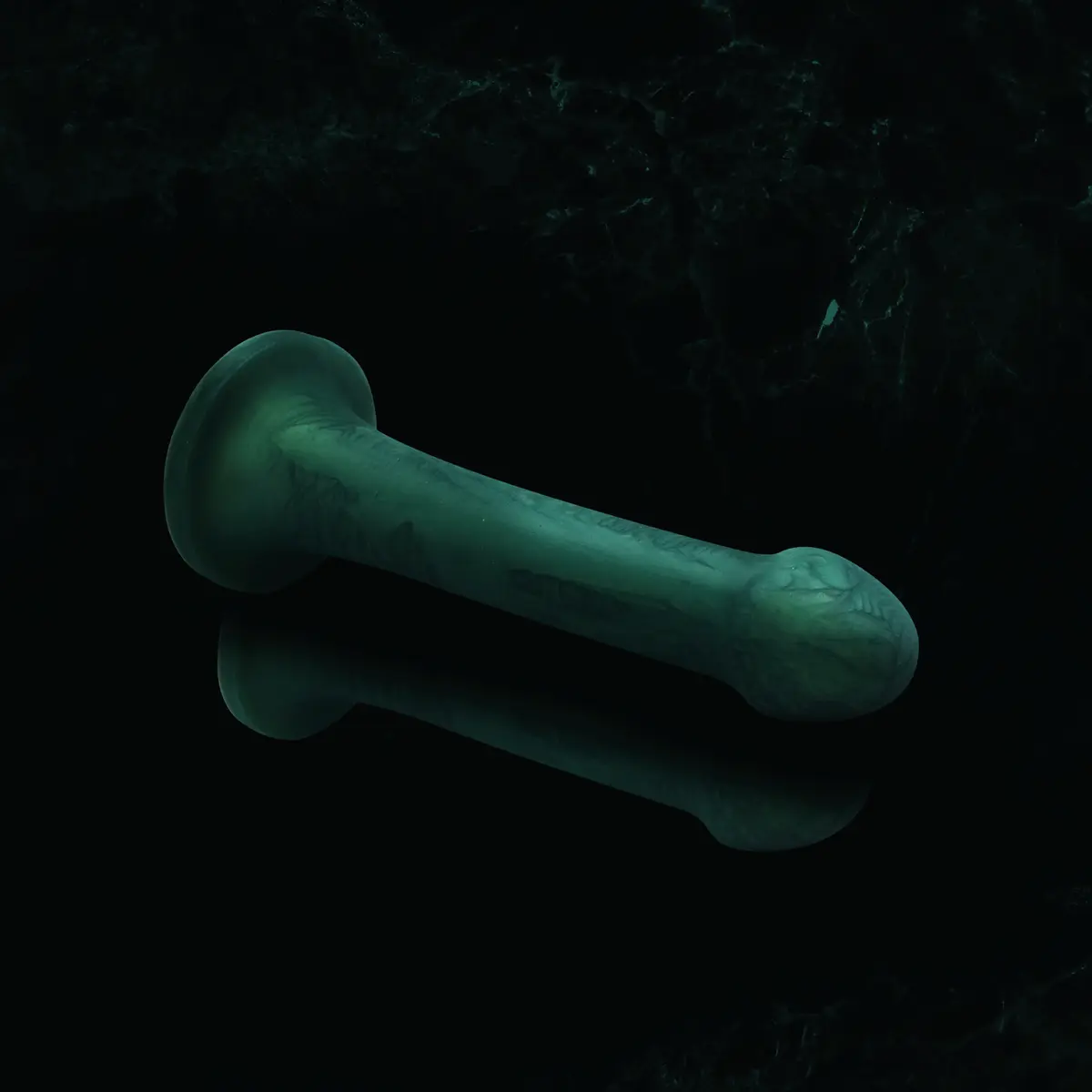 Nachhaltiger Gendoras Silikondildo aus Platinum-Cure-Silikon in Grün